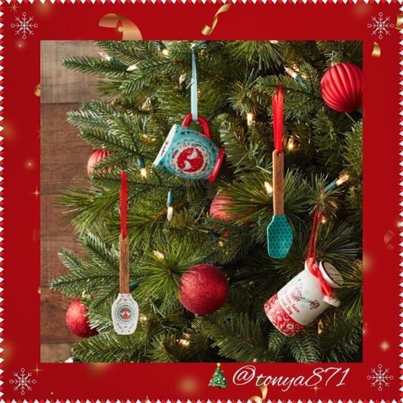 2022 🦋 New Pioneer Woman Kitchen Christmas Ornament Bundle, Set of 4 - Picture 4 of 9